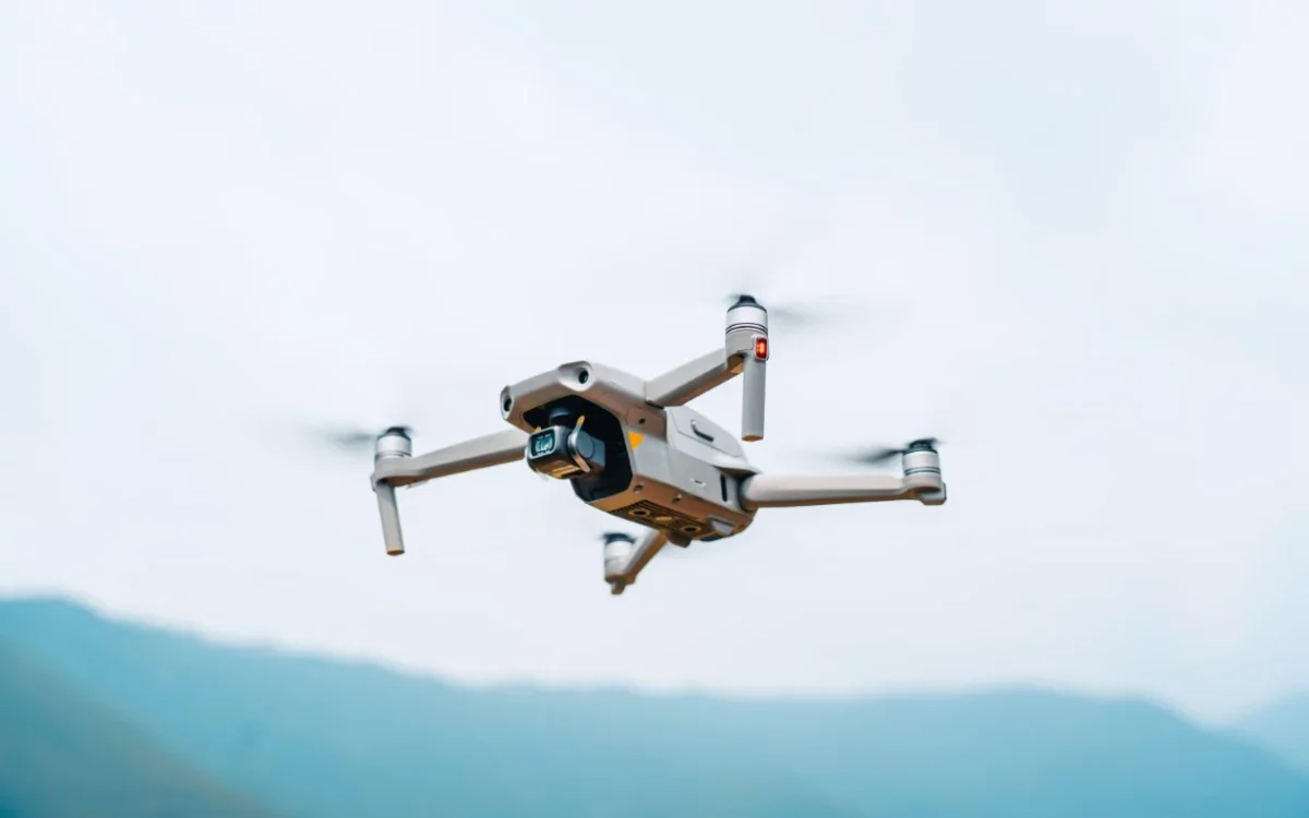 Dlaczego warto nauczyć się latać dronem?